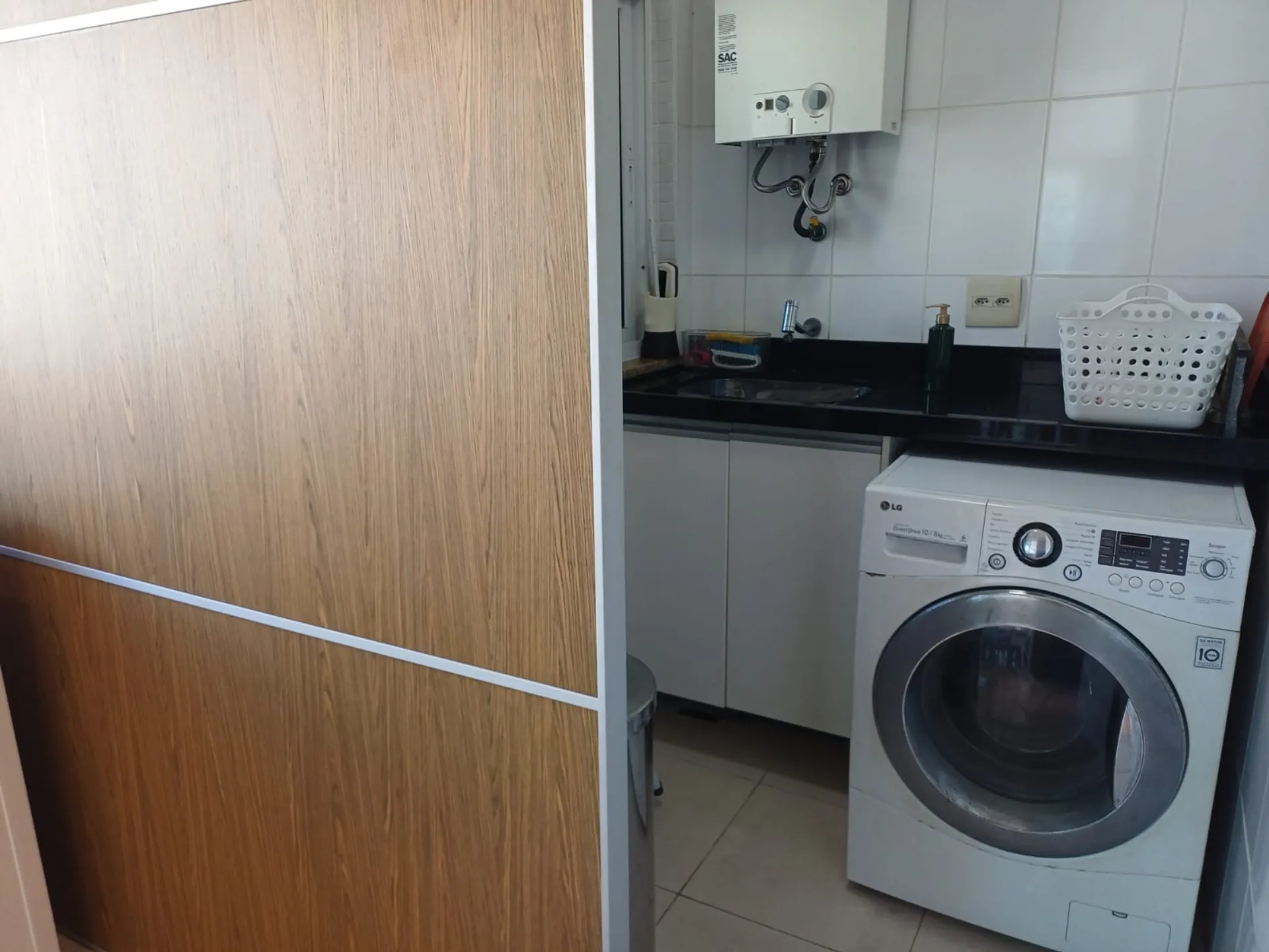 Furnished 3-bedroom apartment with open-plan kitchen — photo 27