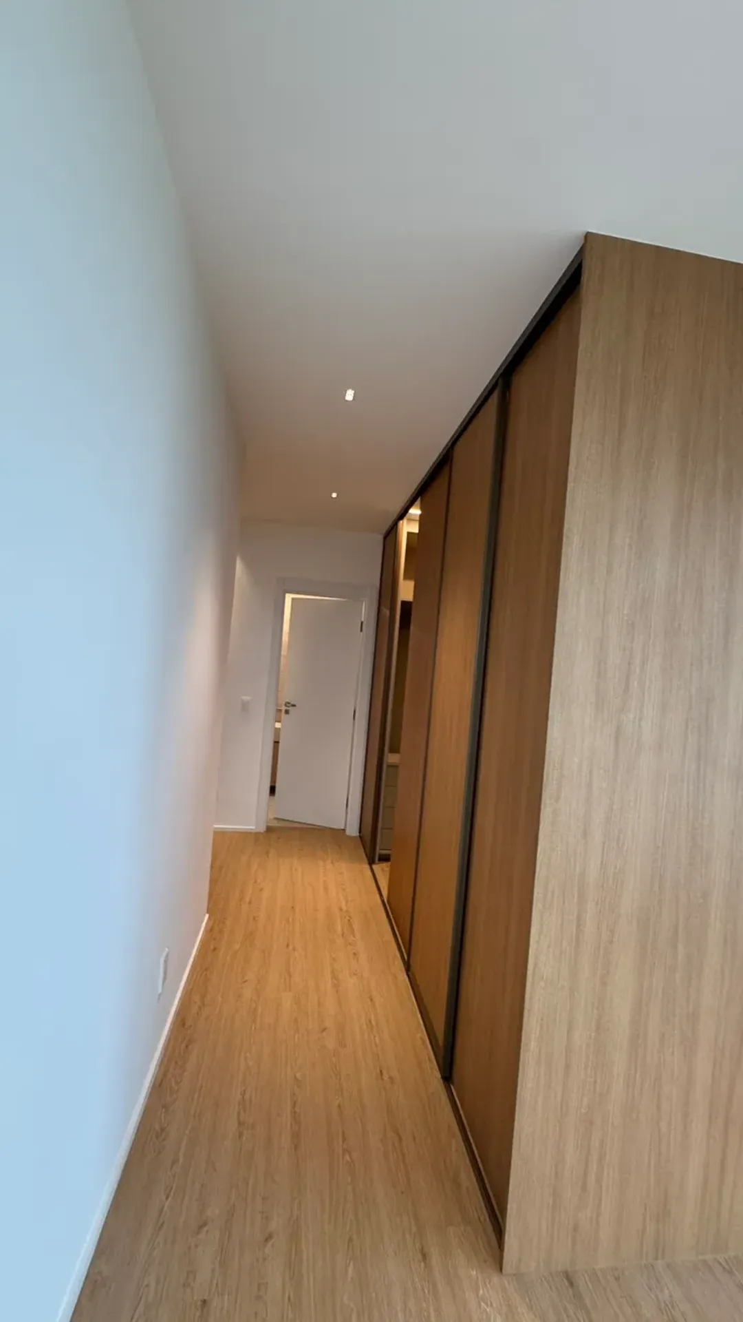 Apartment with 4 bedrooms, 5 bathrooms and enclosed balcony — photo 20