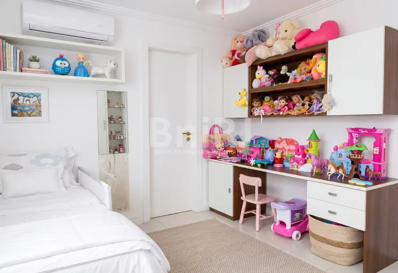 Furnished apartment, 127 m², with a glass-enclosed balcony — photo 3