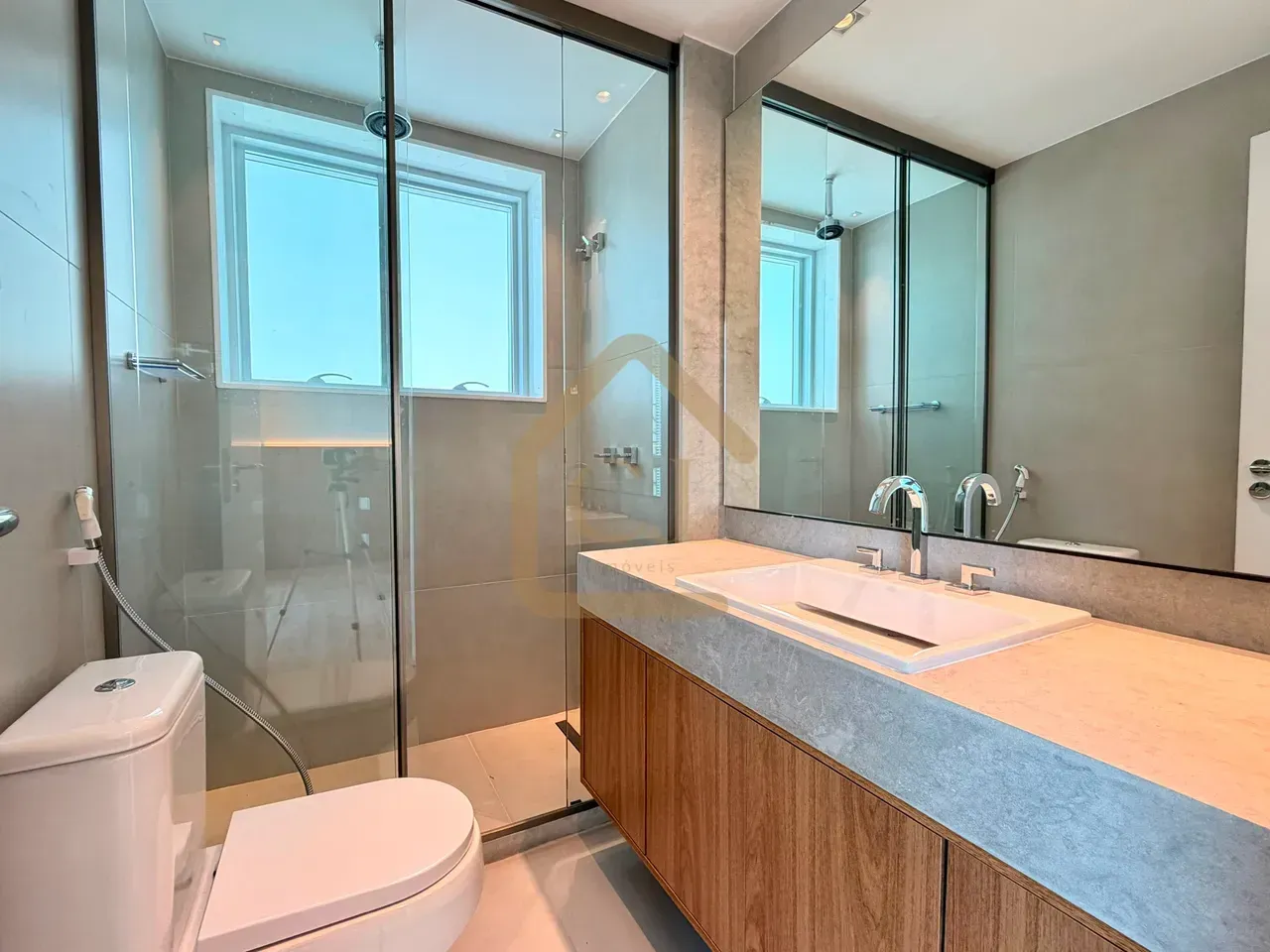 Unfurnished 3-bedroom apartment with 5 bathrooms and balcony — photo 20