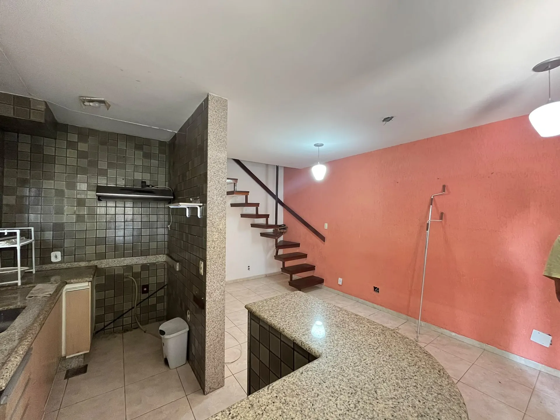 Balcony with a grill in a 3-bedroom house, 200 m² — photo 4