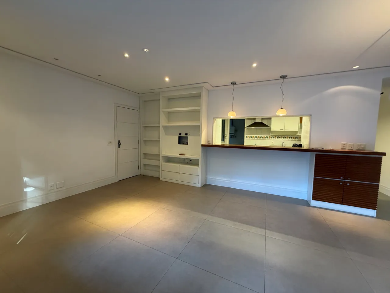 2-bedroom apartment with 4 bathrooms and 2 parking spaces