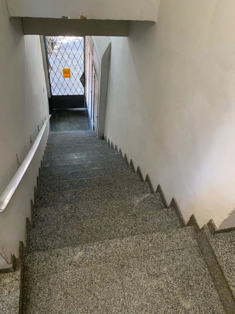 Немебльована квартира з 2 спальнями та плиткою на підлозі — photo 5
