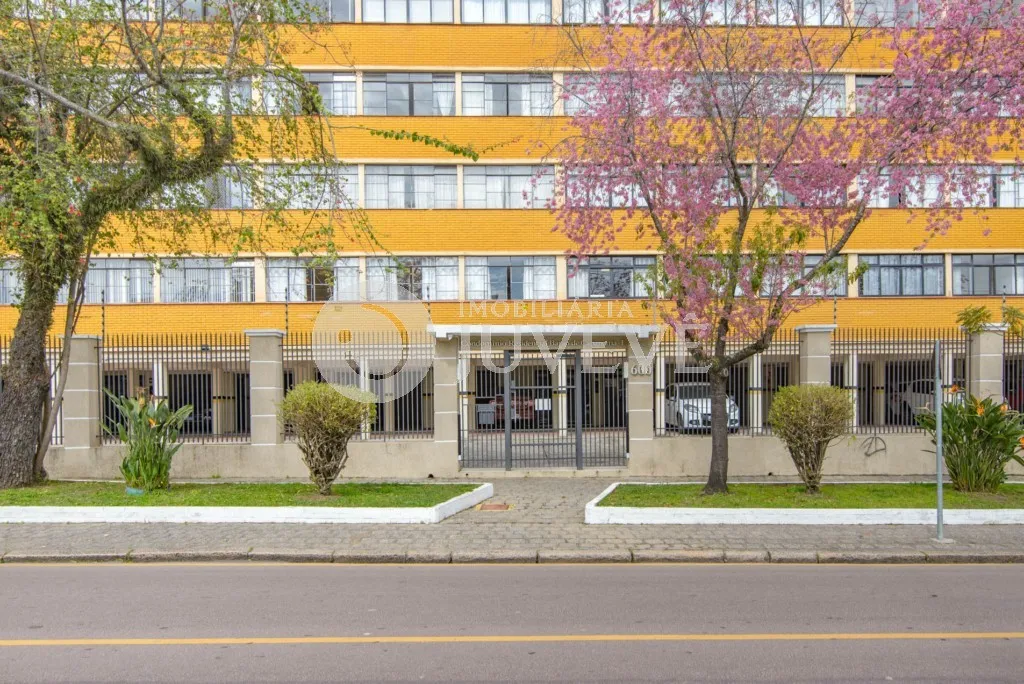 3-bedroom apartment in a building with a pool — photo 29