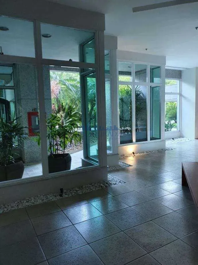 Furnished 2-bedroom apartment with a suite and balcony — photo 30