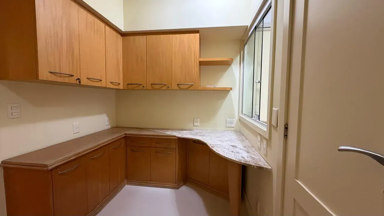 96 m² apartment with a walk-in closet and a home office — photo 16