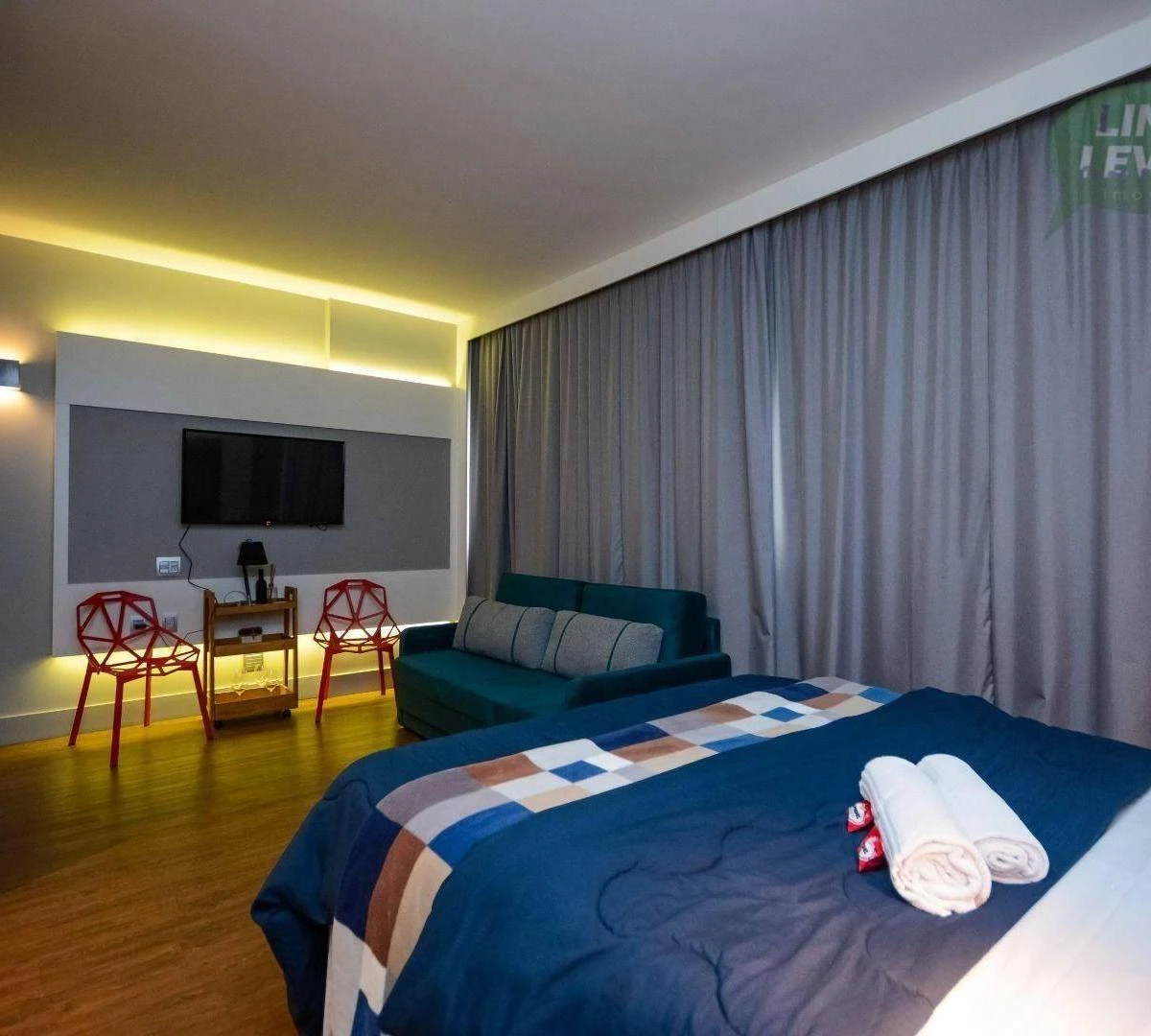 One-bedroom apartment in a building with a coworking space — photo 13