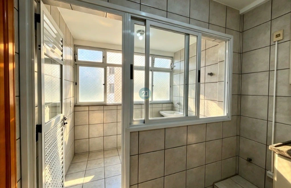 3-bedroom apartment in a building with a pool — photo 5