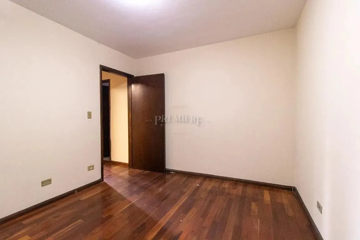 Furnished house with desk area and 6 bedrooms — photo 27