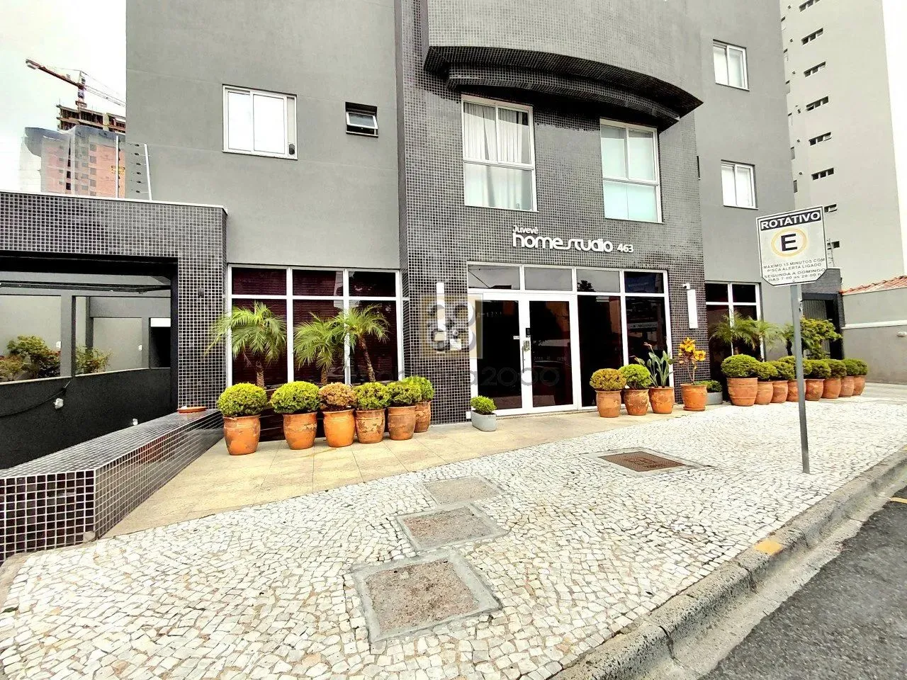 1-bedroom furnished apartment with 69 m² and parking — photo 2