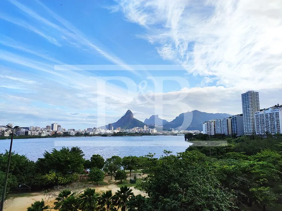 230 m² apartment with 3 bedrooms and 3 parking spaces