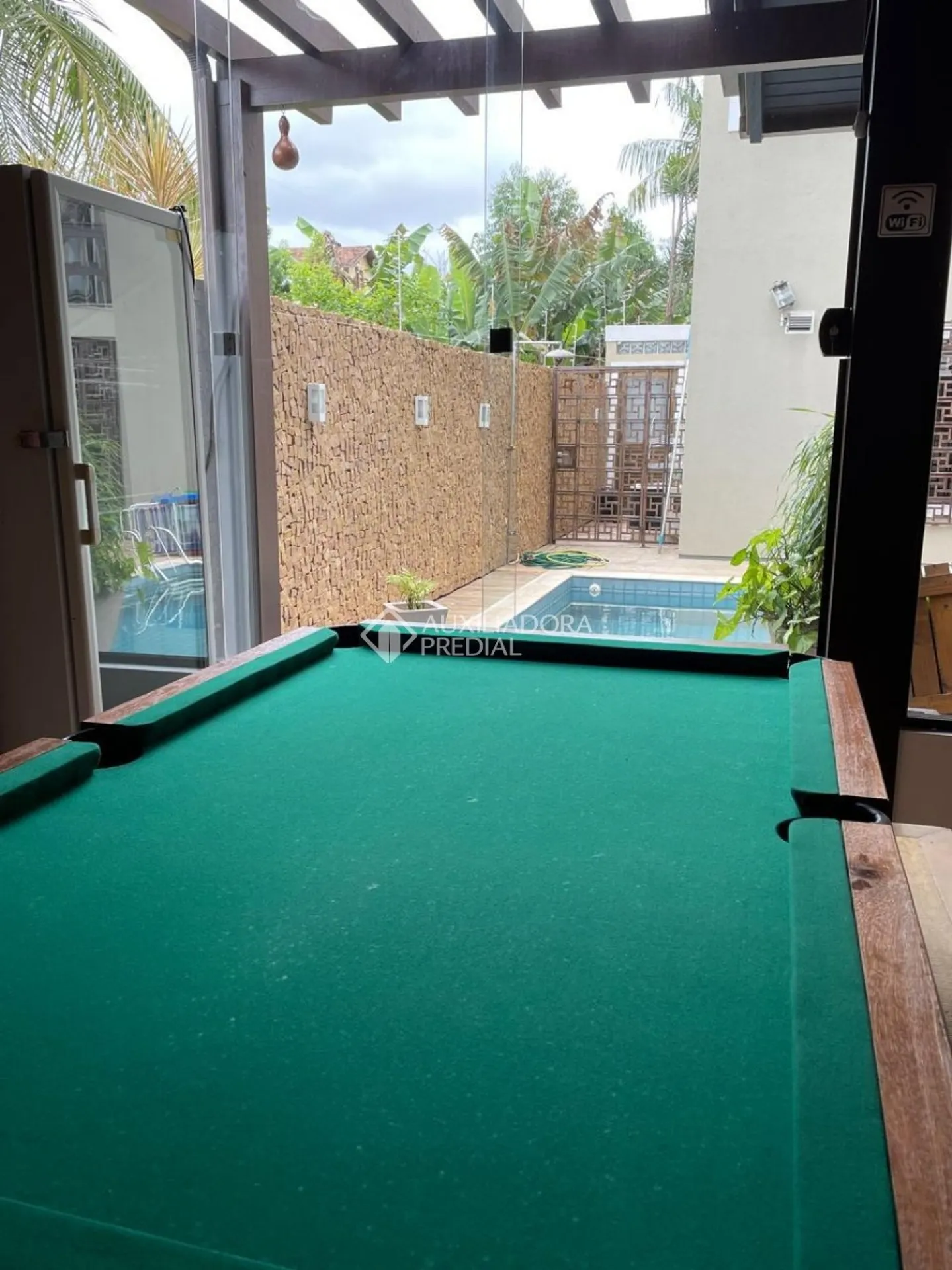 Furnished 350 m² house with an open-plan gas kitchen — photo 36