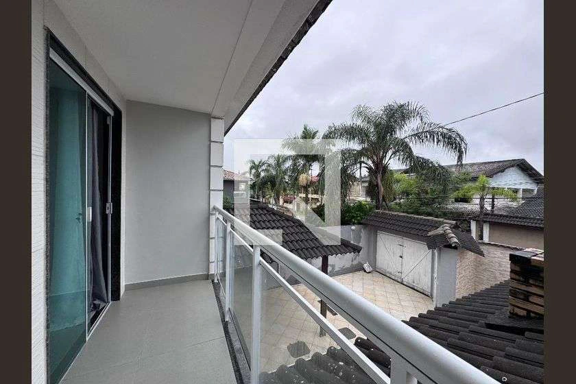 House 280 m² with 4 bedrooms and 3 bathrooms — photo 9