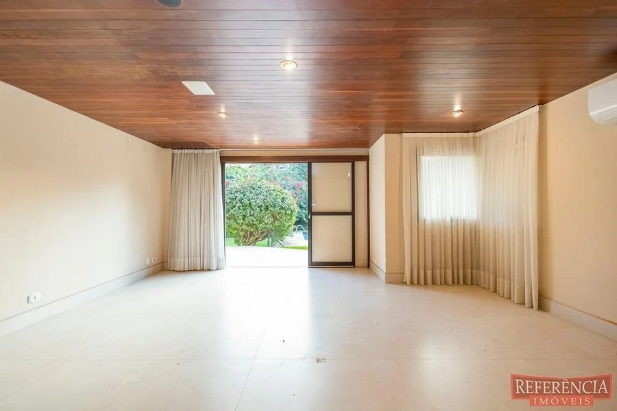 House, 550 m², with a walk-in closet — photo 32