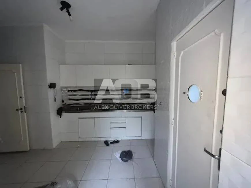 3-bedroom apartment with 3 bathrooms and 151 m² — photo 2