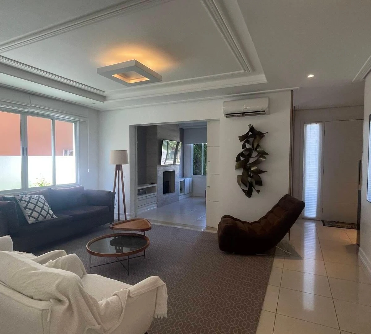 Home office in a 4-bedroom house, 320 m²