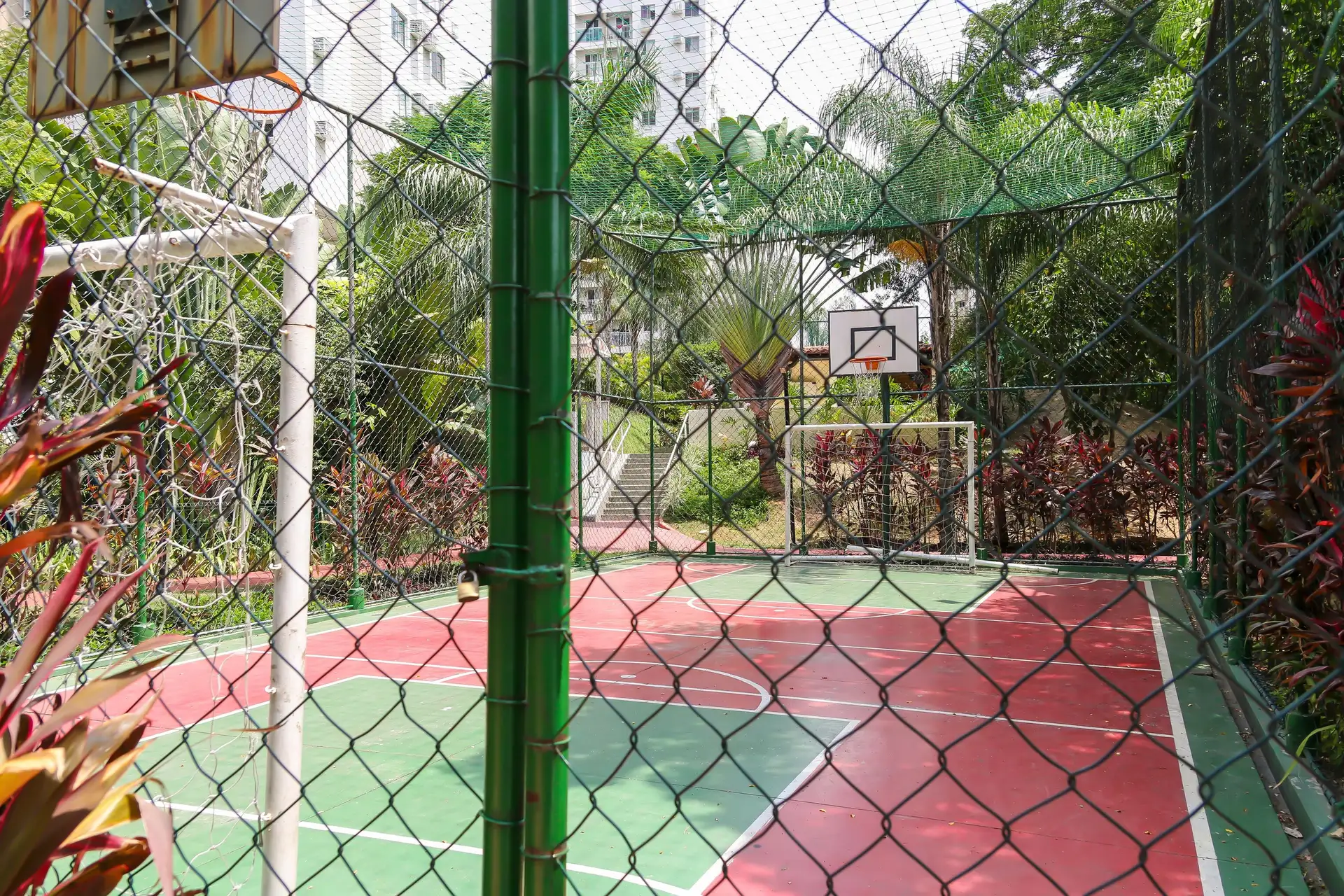 2-bedroom apartment with a park view in Rio de Janeiro — photo 31
