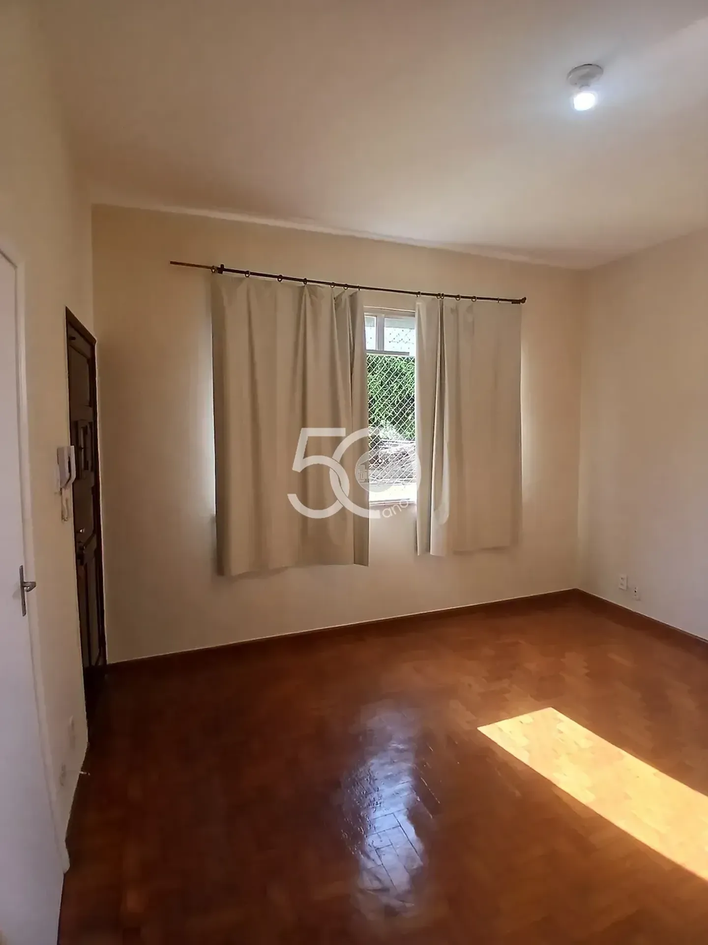 Apartamento de 2 dormitorios con balcón y cocina separada — photo 8