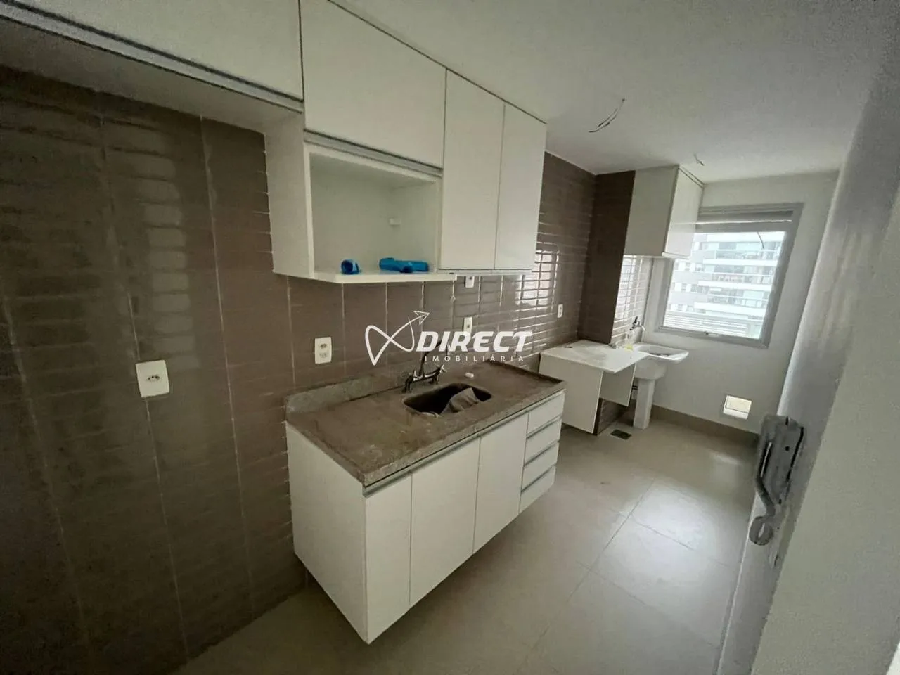 2-bedroom apartment with balcony and enclosed kitchen — photo 30