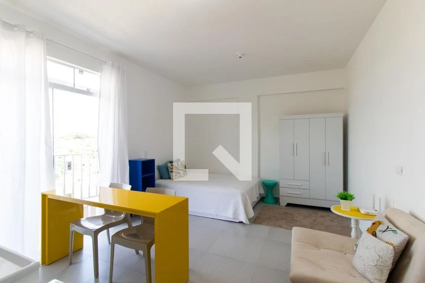 Furnished studio with 1 bedroom and a private garden — photo 4