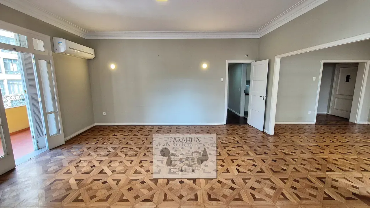 4-bedroom, 4-bath apartment with balcony and laundry area — photo 16