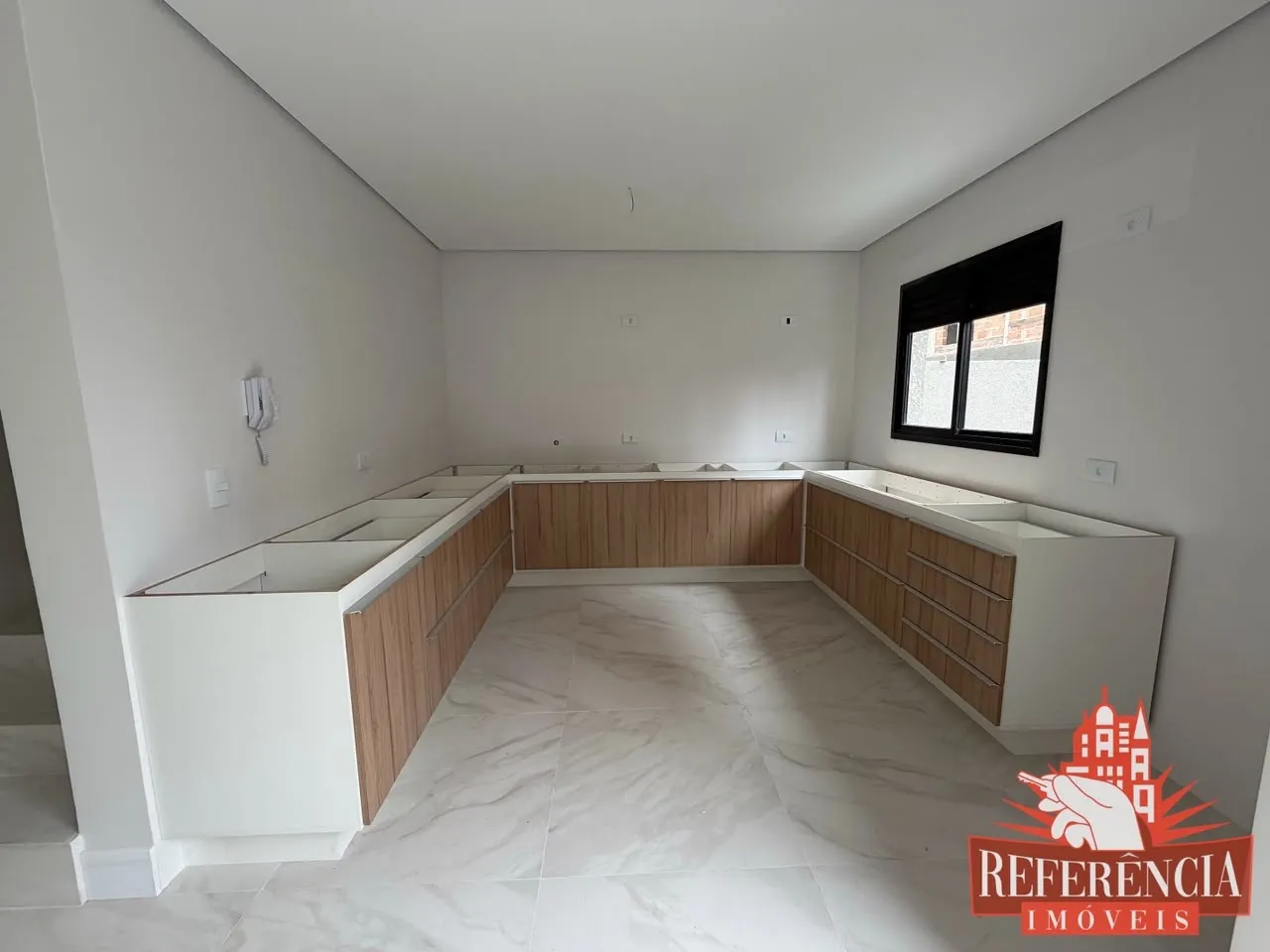 Condominium house with 3 bedrooms and open-plan kitchen — photo 17