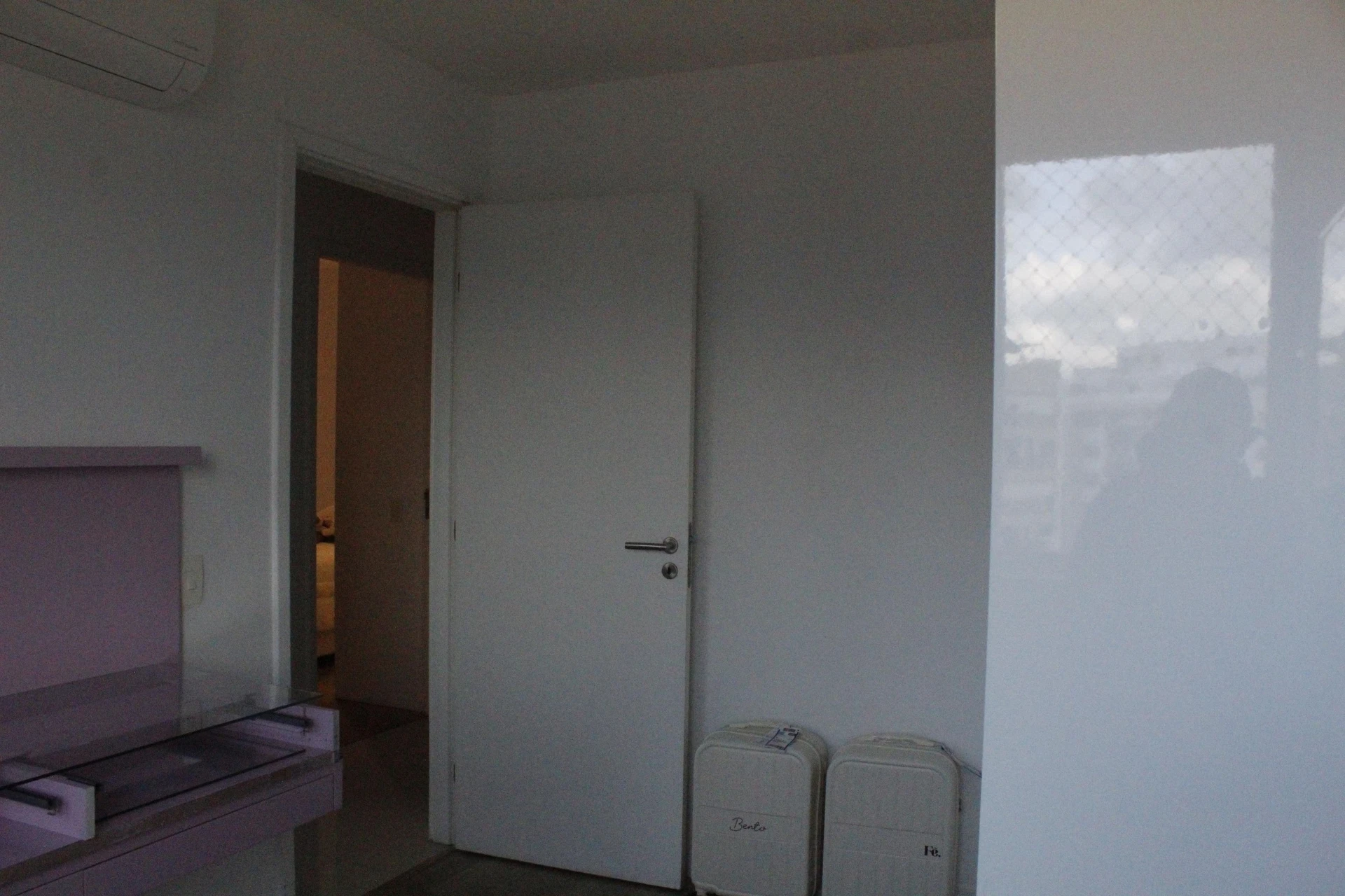 Glass-enclosed balcony in a 3-bedroom apartment, 115 m² — photo 26