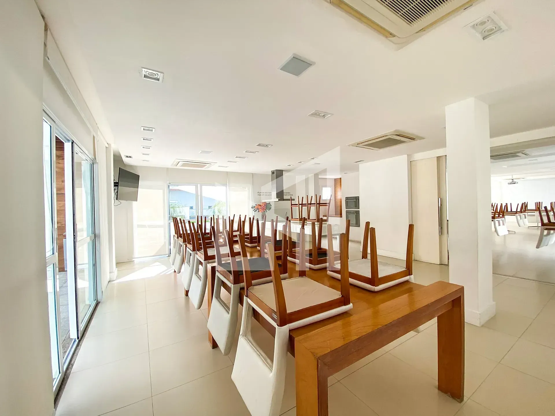 Mountain view in a 2-bedroom apartment, 69 m² — photo 13