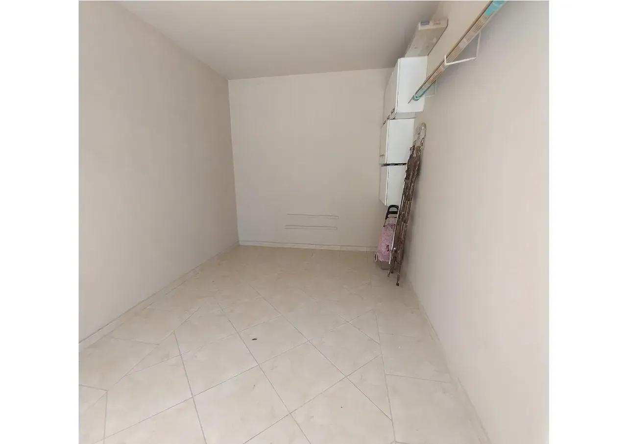3-bedroom apartment with a closed kitchen and gas stove — photo 17