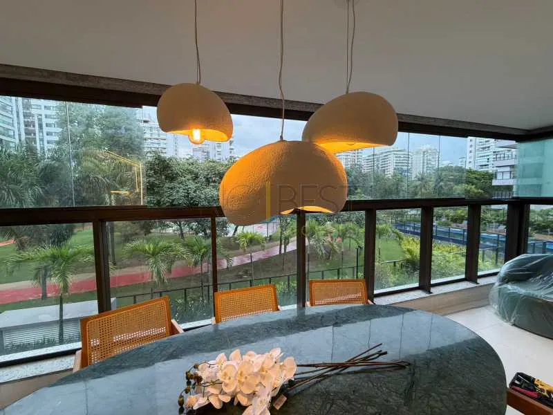 Furnished apartment with 3 suites and glass balcony — photo 3
