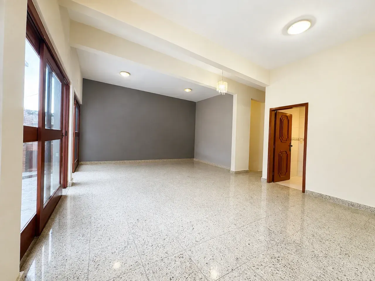 Casa para locação com 4 quartos e 5 banheiros — photo 14