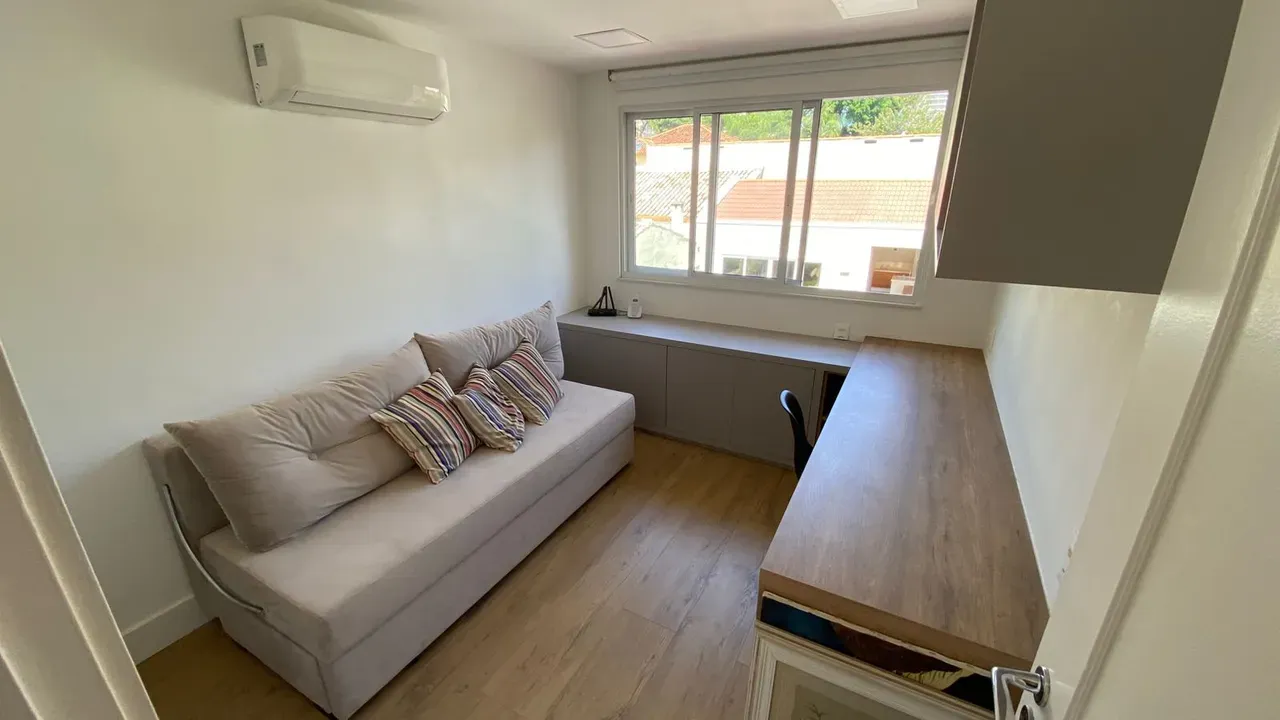 500 m² house with 4 bedrooms and a terrace — photo 22