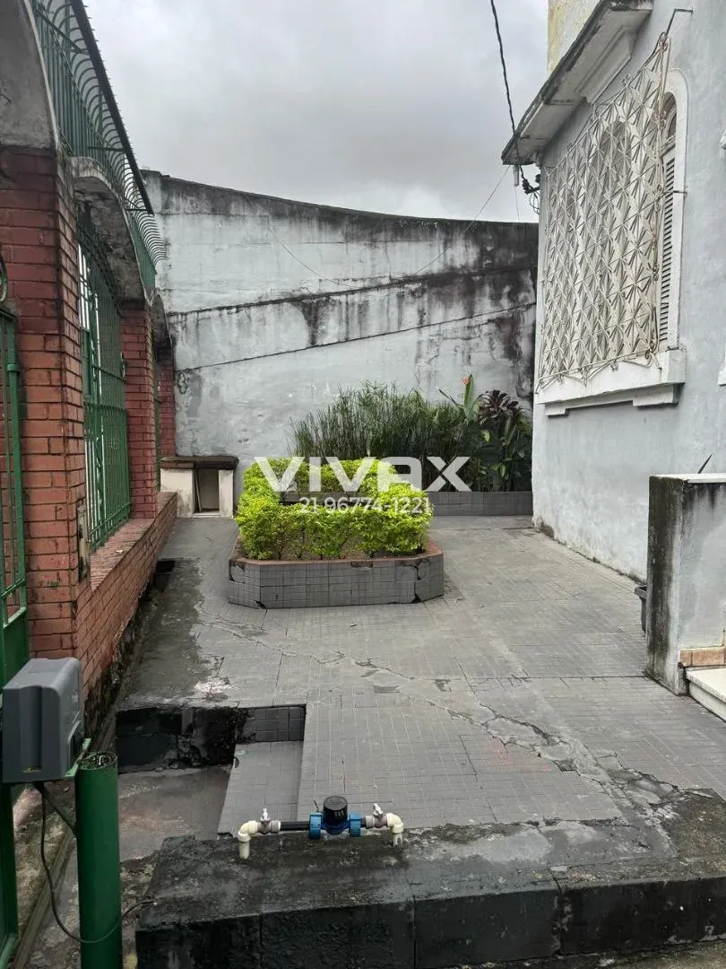 Garden in a 5-bedroom house, 415 m² — photo 5