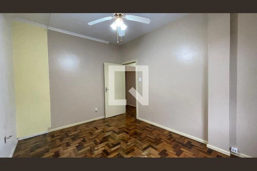 Wood or laminate floors in a 3-bedroom apartment, 70 m² — photo 18