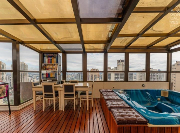 364 m² apartment with 3 bedrooms and 3 parking spaces