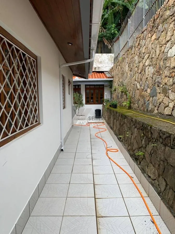 Furnished house with a workspace and 5 bedrooms — photo 11