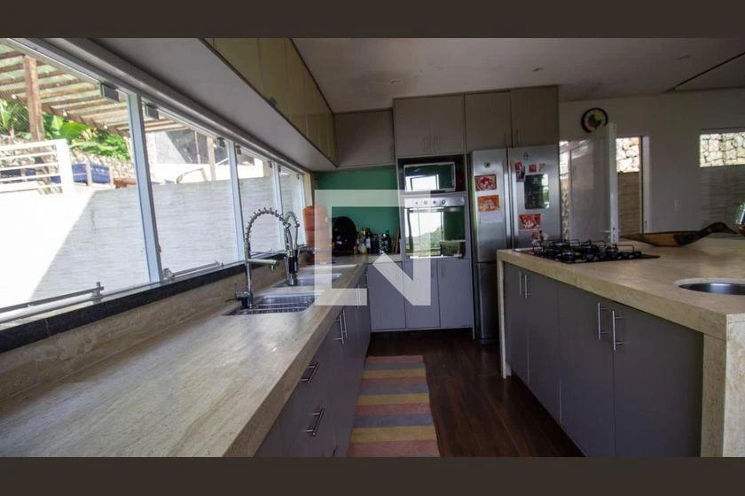 Casa para alugar com 5 quartos e varanda — photo 13