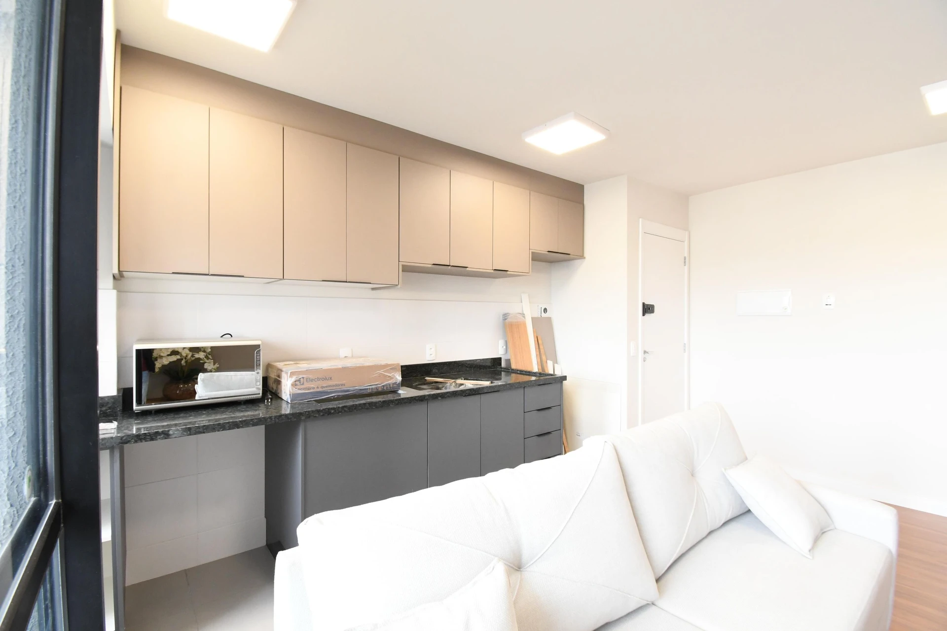 2-bedroom apartment with wood or laminate floors in Curitiba — photo 29