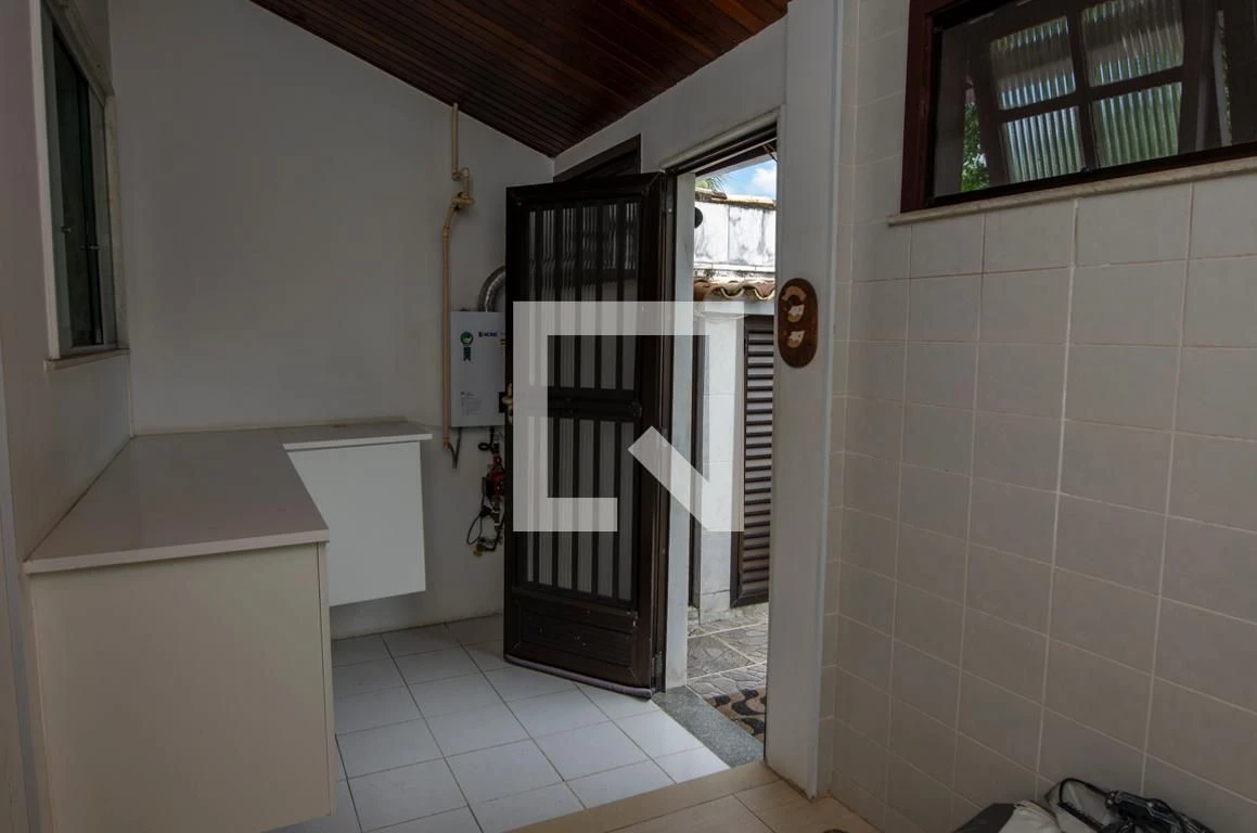 House for rent with 4 bedrooms, 4 baths and 3 parking spots — photo 63