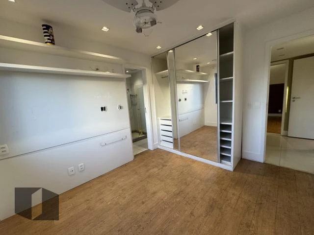 Квартира з 4 спальнями, у будинку є басейн — photo 10