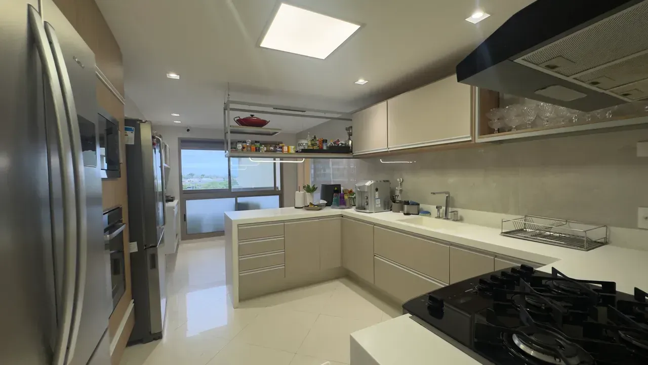 4-bedroom apartment with open-plan kitchen — photo 37