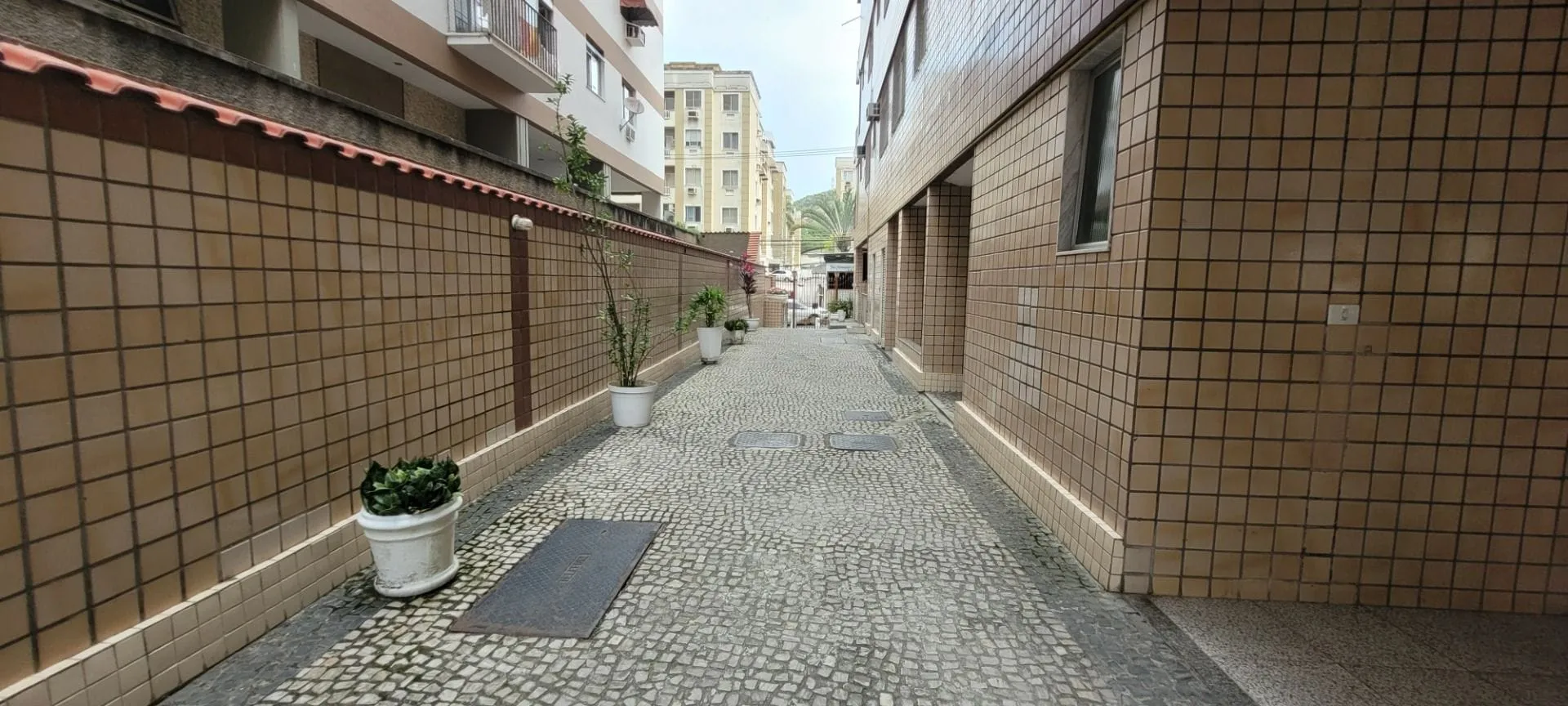 Квартира 96 м² з 2 спальнями та балконом — photo 29