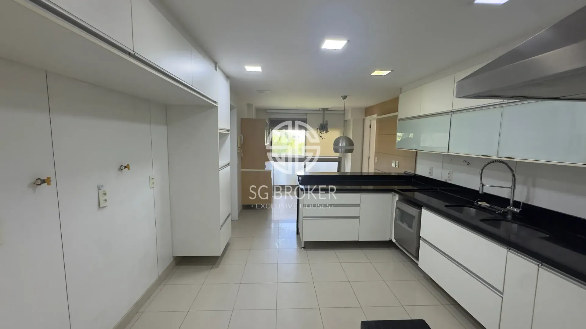 Apartamento com cozinha integrada e 4 dormitórios — photo 13