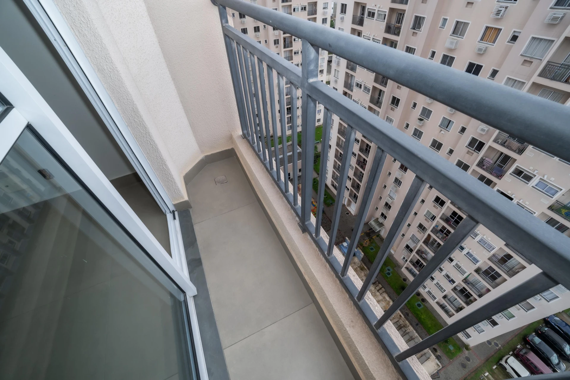 2-bedroom apartment in a building with a gym — photo 15