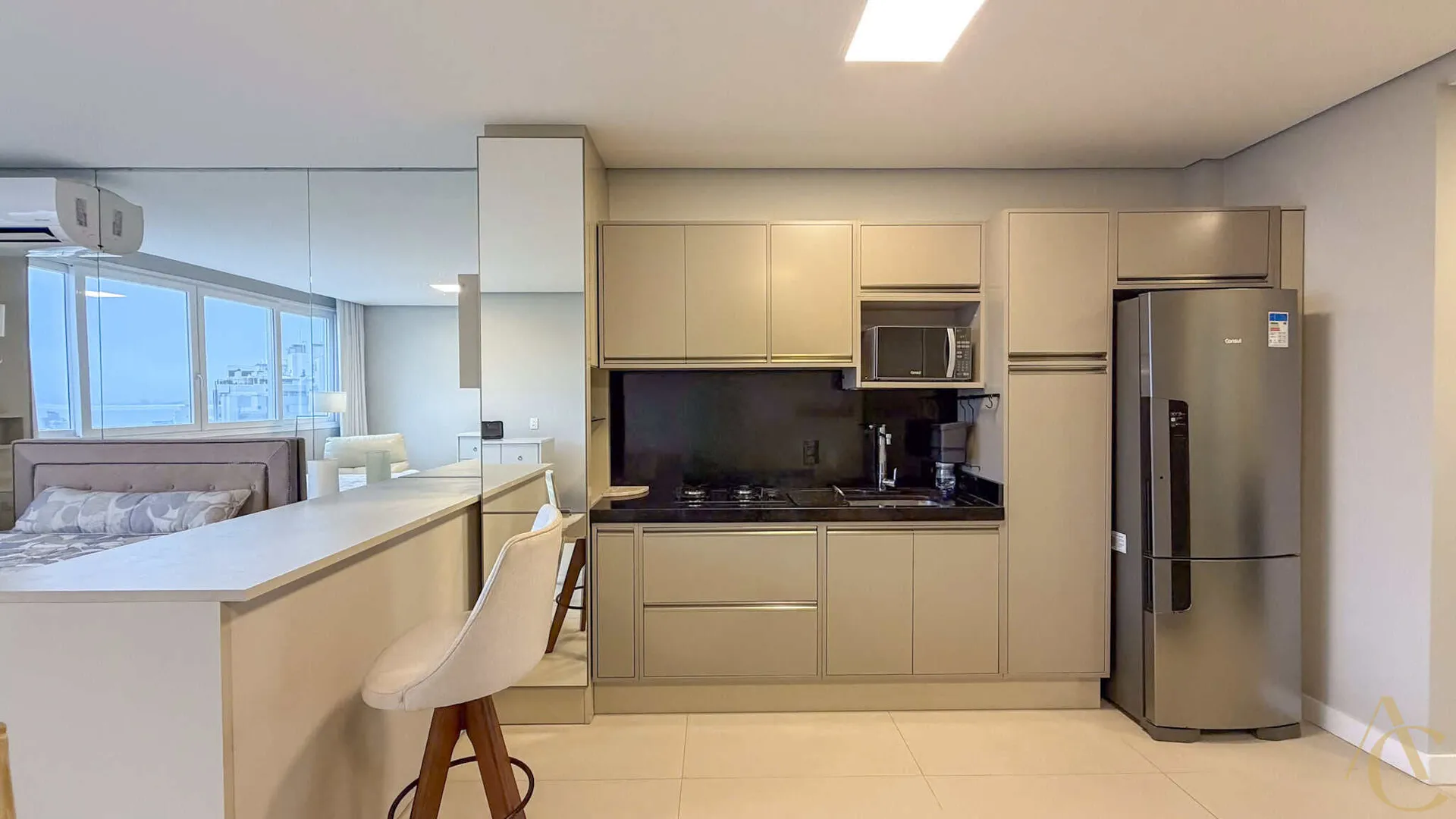 Furnished studio with glassed-in balcony and storage — photo 6
