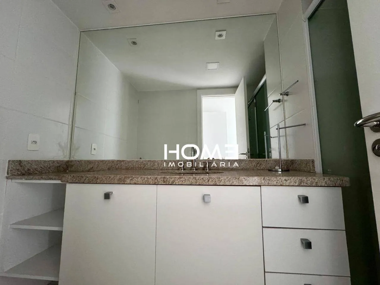 Home office in a 3-bedroom apartment, 155 m² — photo 49