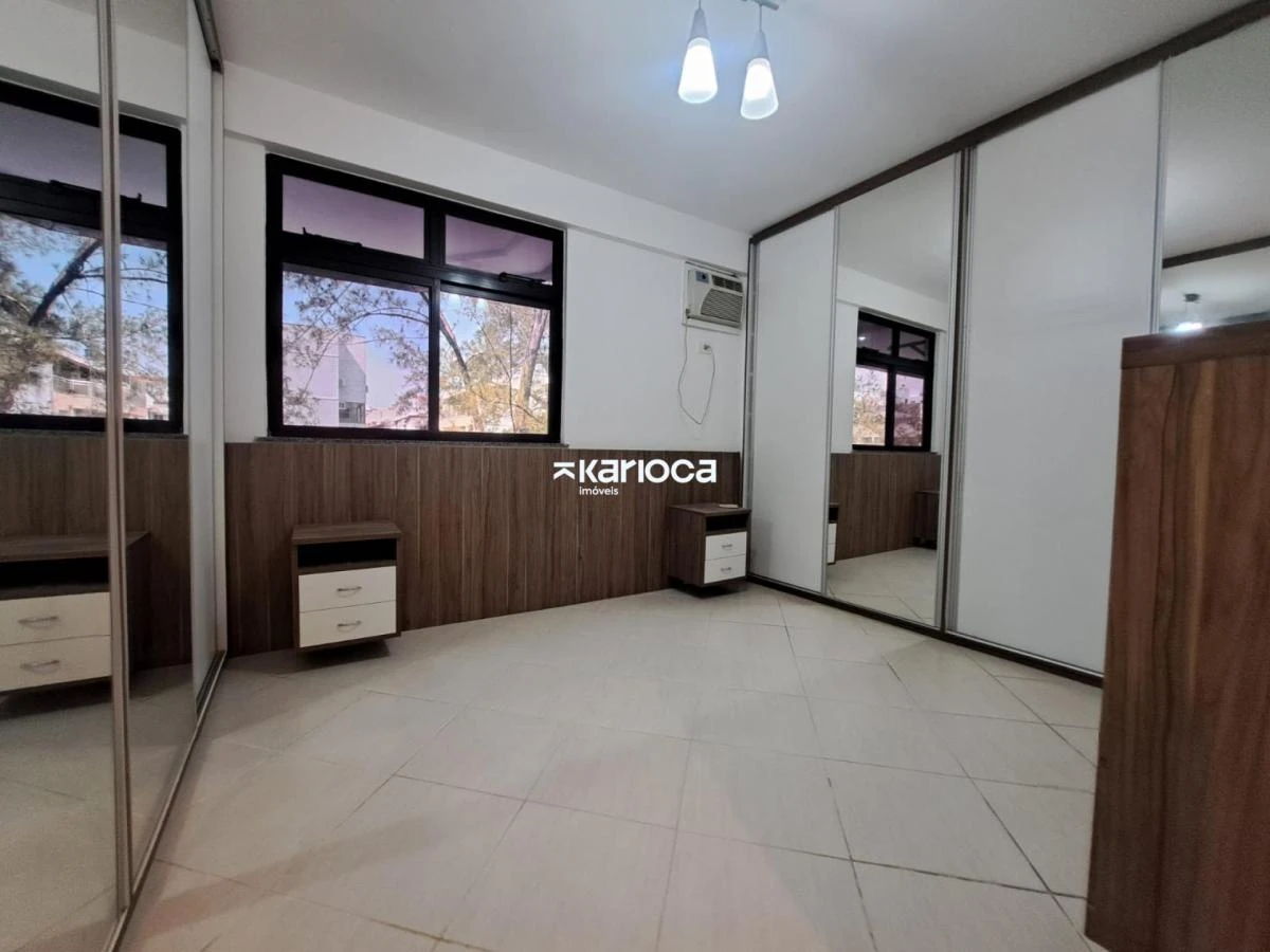2-bedroom apartment with a glass-enclosed balcony — photo 4