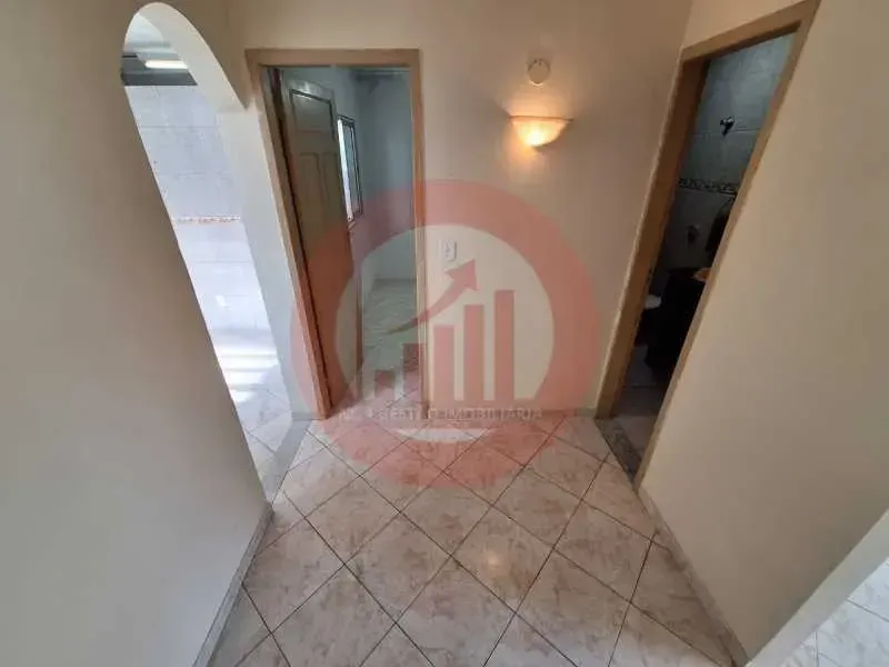 2-bedroom, 1-bath rental with no parking space — photo 15