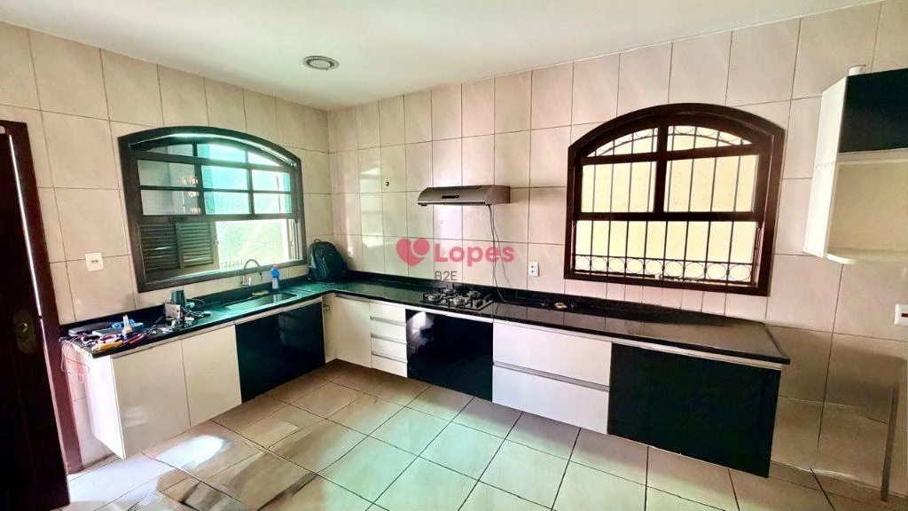 Casa de 450 m² com 3 quartos e fogão a gás — photo 32