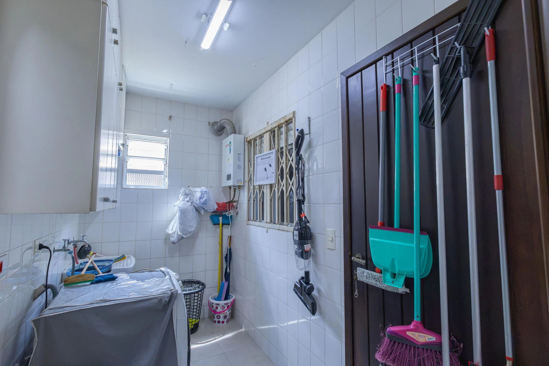 Bathtub in a 3-bedroom house, 180 m² — photo 29